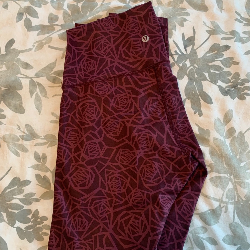 Lululemon Wunder Under Luxtreme Crop. Never worn!